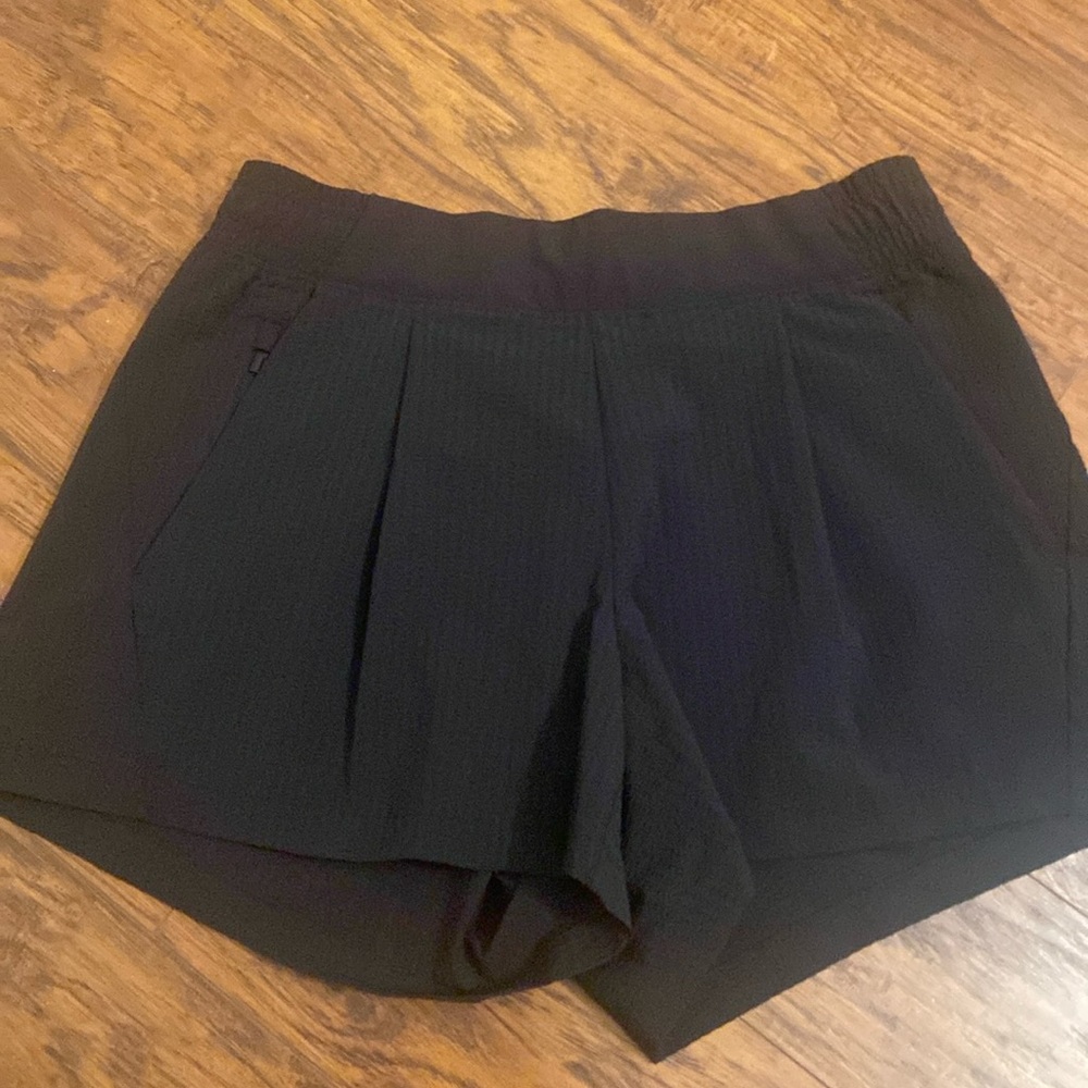 Athleta Brooklyn shorts - size 4